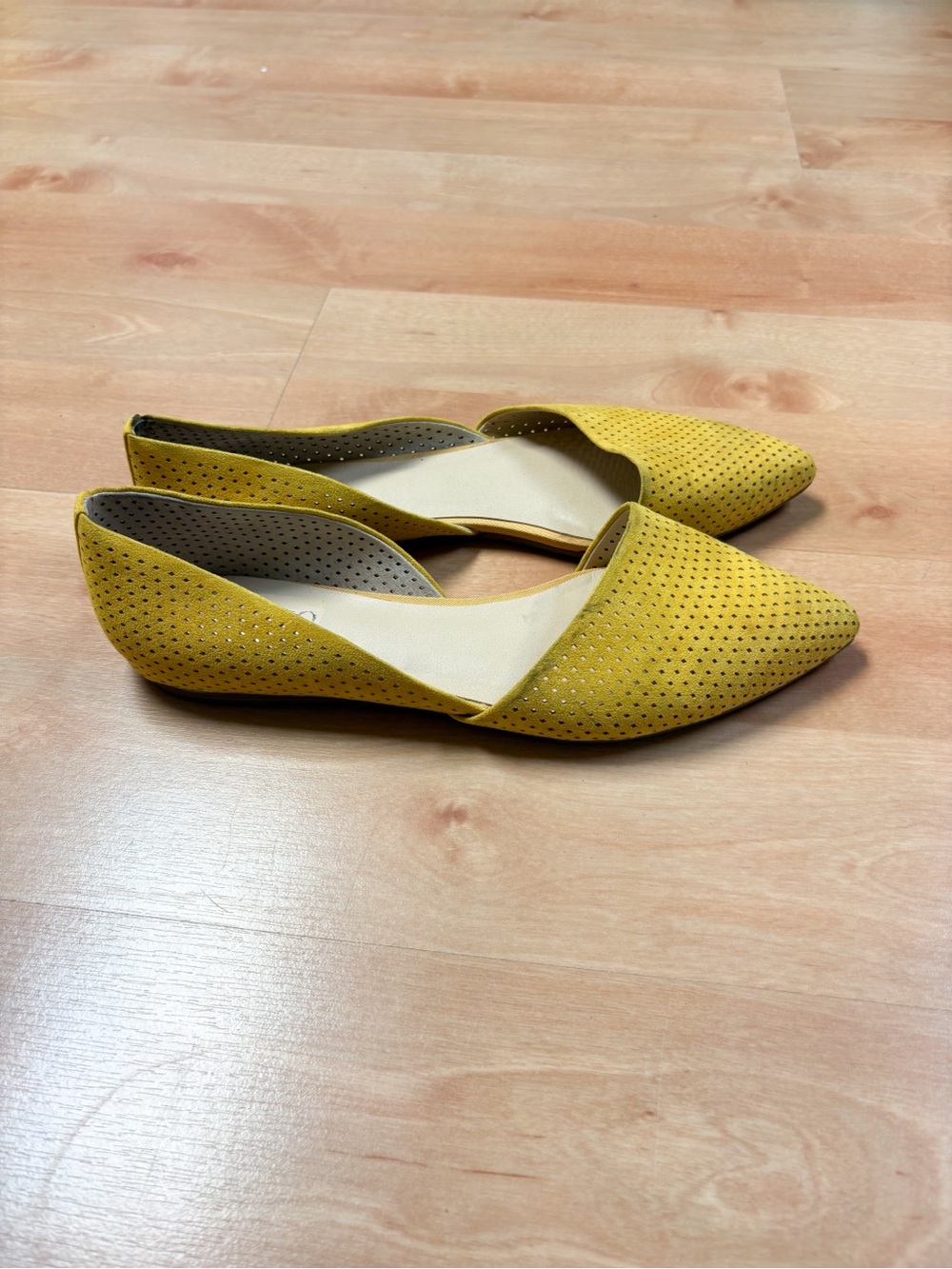 Franco Sarto Honey Mustard Pointed Toe Perforated D’Orsay Flats Womens Size 10 - Picture 3 of 9